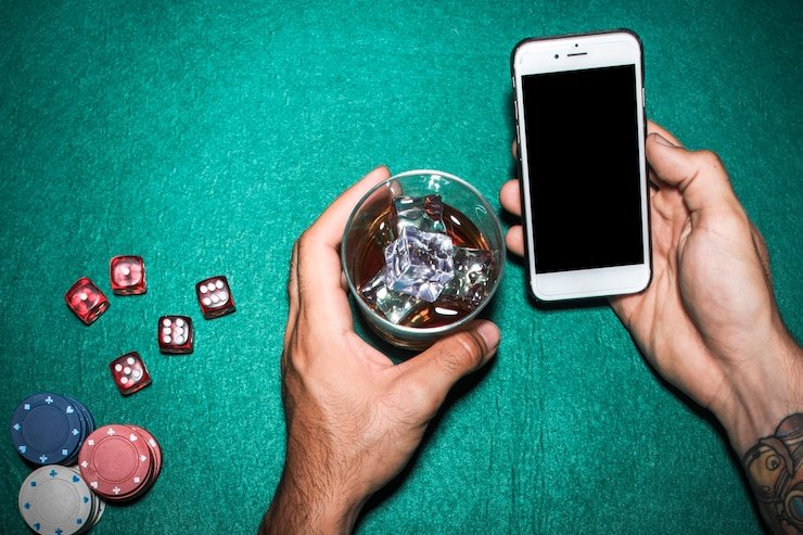 Mobile app showing live football odds and cashier interface
